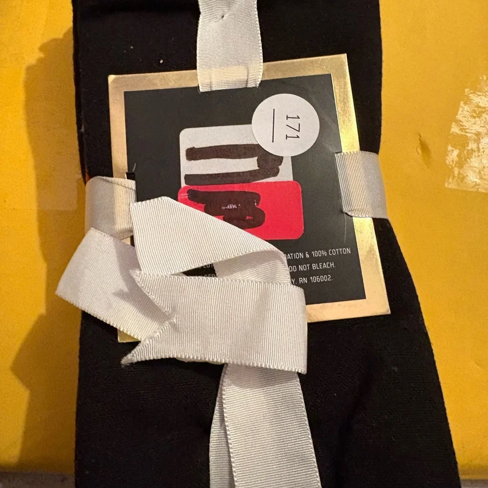 Max‎ Studio Black and White Napkin Set
